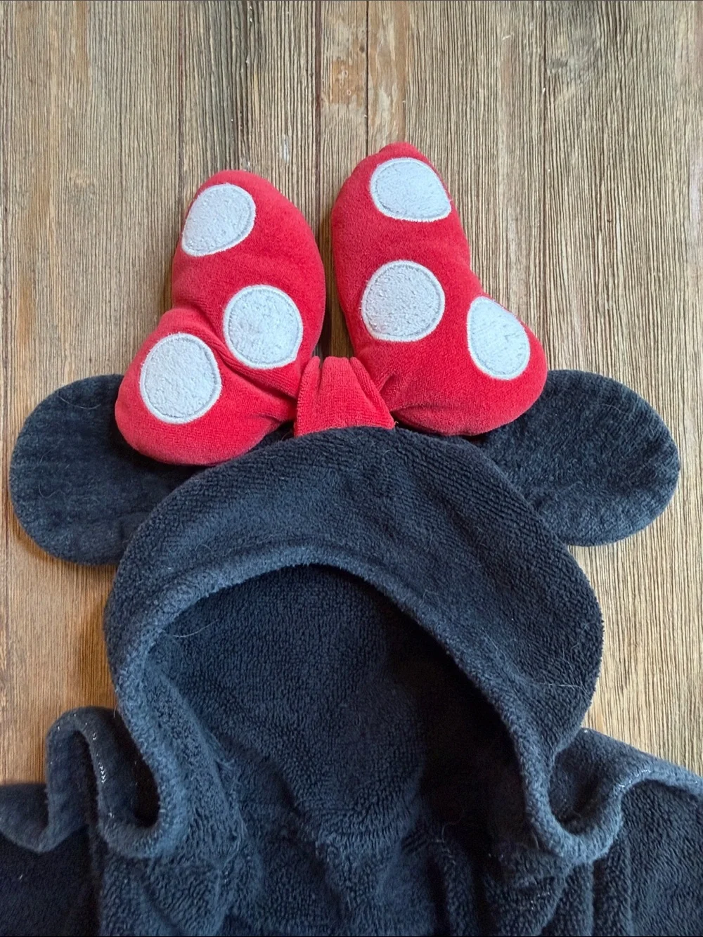 Pottery Barn Kids Minnie Mouse Polka Dot Hooded One-Piece Towel with Bow